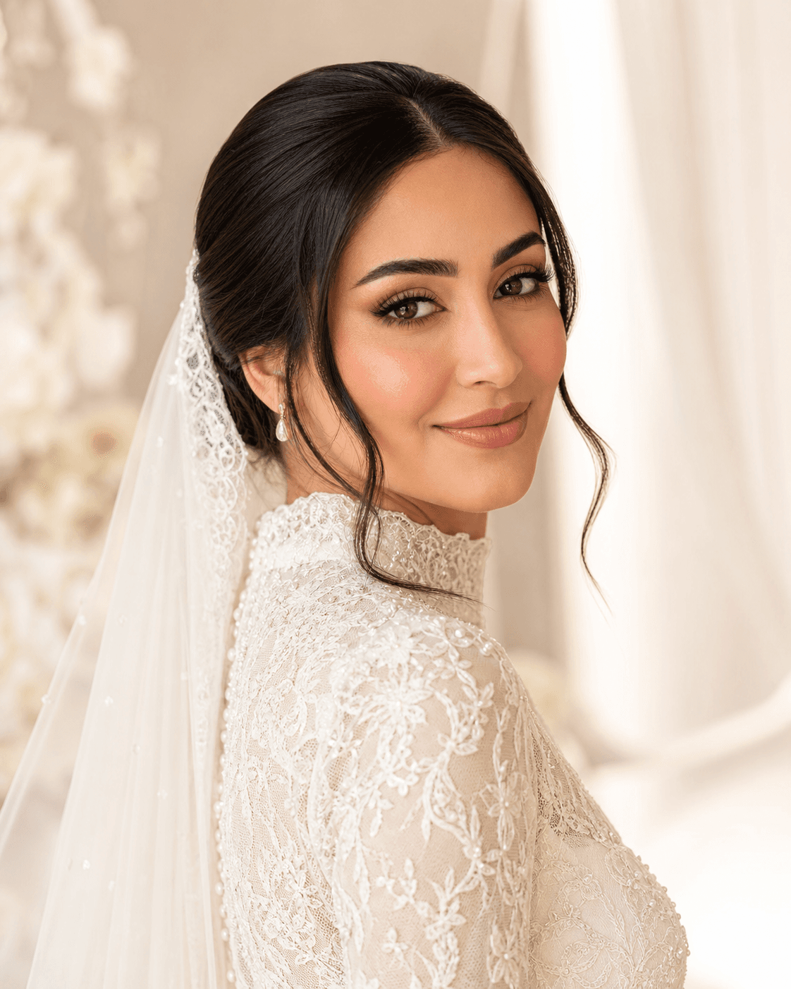 Style inspiration: classic bridal makeup with lace veil